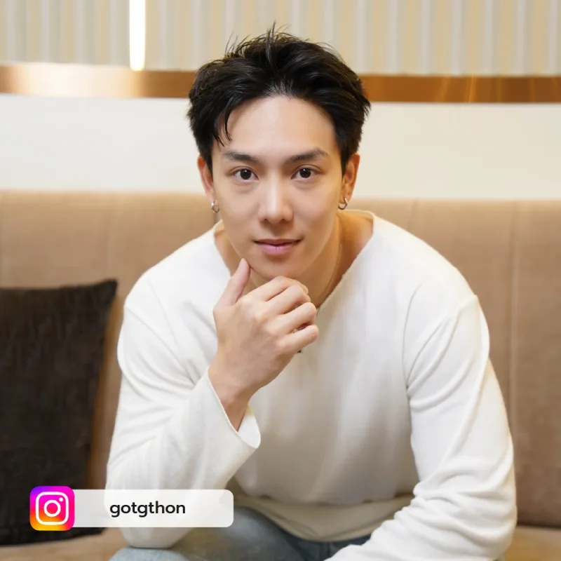 Got pictured at Privato Clinic for his Sofwave treatment review.